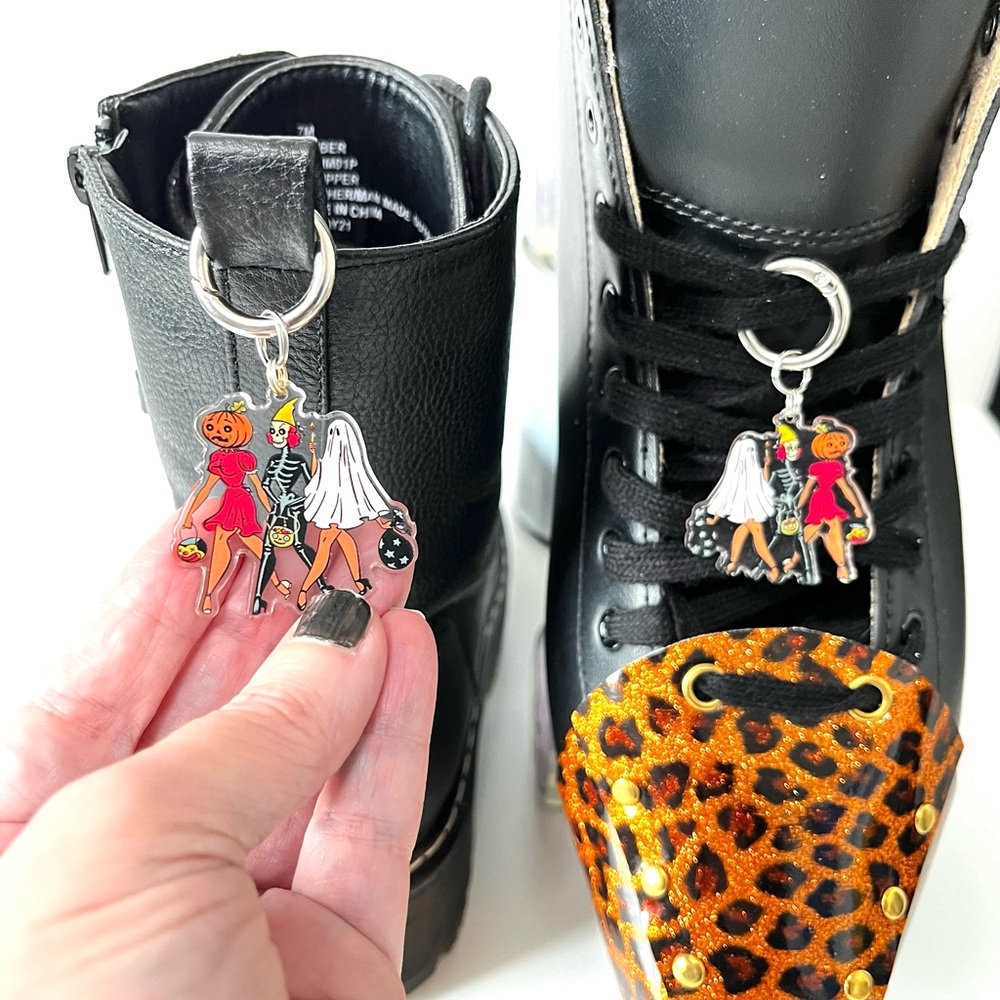 Boot pendants for roller skates and Dr Martens